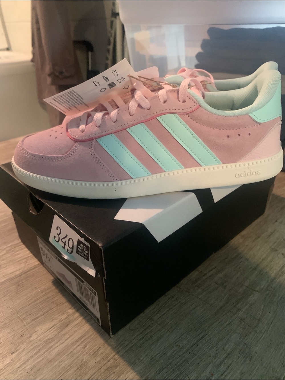 Adidas Breaknet Sleek J sneakers (style JS0133) in a soft pink and mint colorway